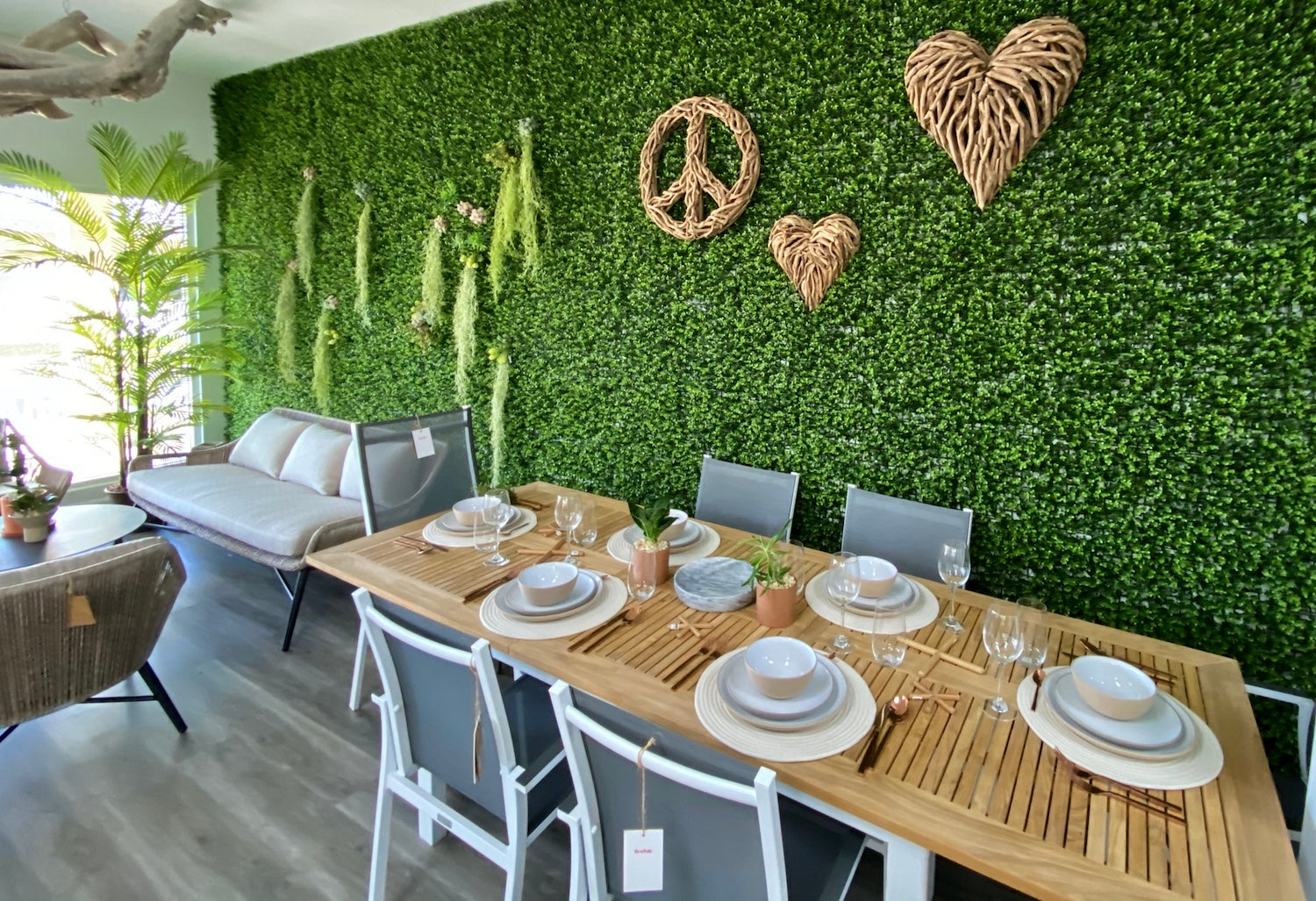 LIVING.KY - OUTDOOR SPACES