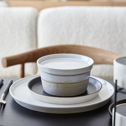 Nótos  Round plate - 20 cm | 8'' - Latitude black