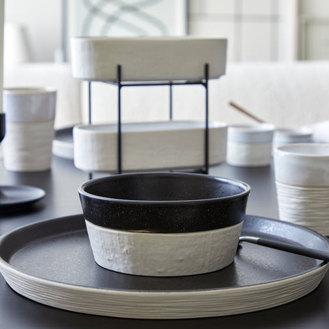 Nótos  Round plate - 28 cm | 11'' - Latitude black